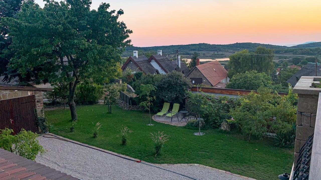 T.H.NY Village Inn Cottage Tihany Exteriör bild